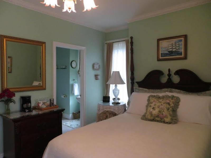 ナイアガラ・フォールズ レッドウッド ベッド アンド ブレックファースト Bed & Breakfast エクステリア 写真